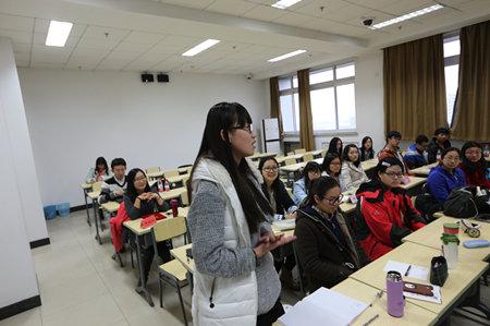 卓越班班长张丹做自我介绍_副本.jpg 卓越班班长张丹做自我介绍_副本.jpg